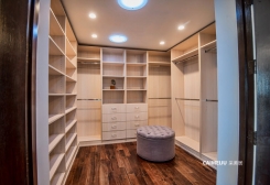 2819 Coldwater Canyon Drive