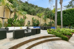 1930 Benedict Canyon Dr