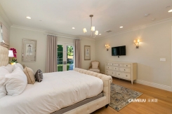 926 North Beverly Drive