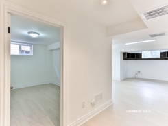 93 Oak Ave